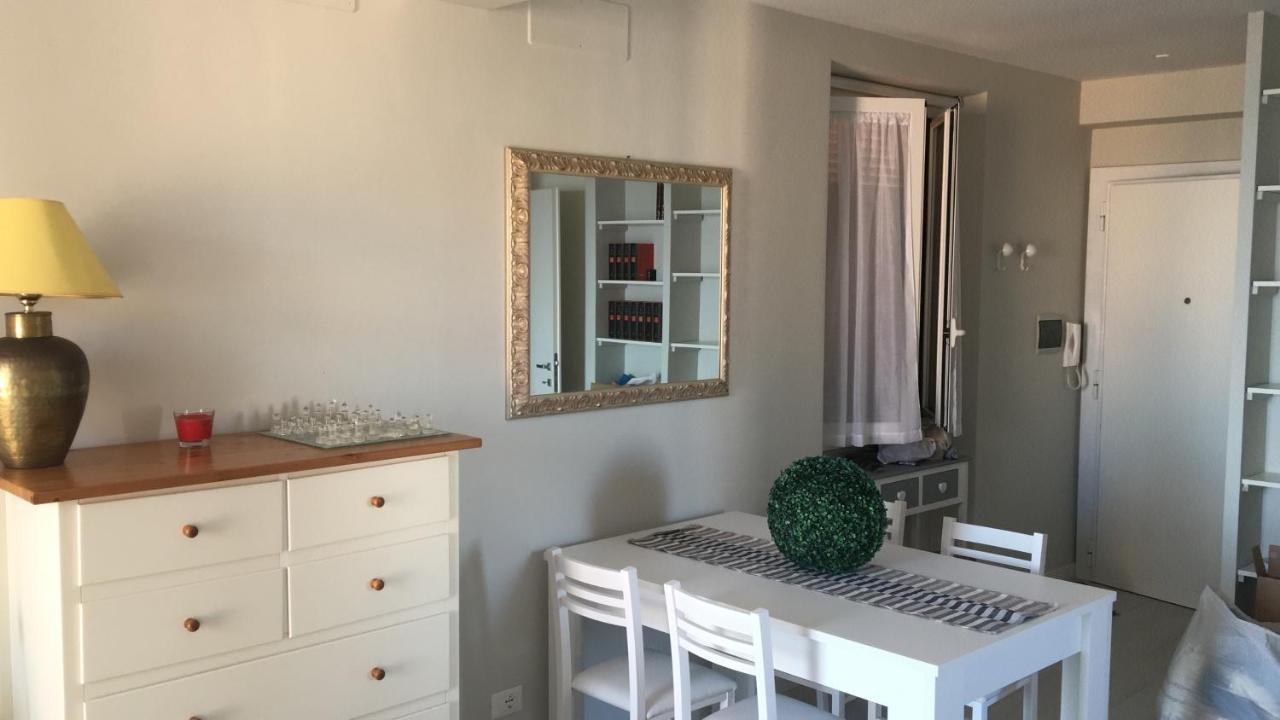 Rosso Tramonto Luxury-white- Ladispoli, Lungomare Regina Elena 58 Holiday home
