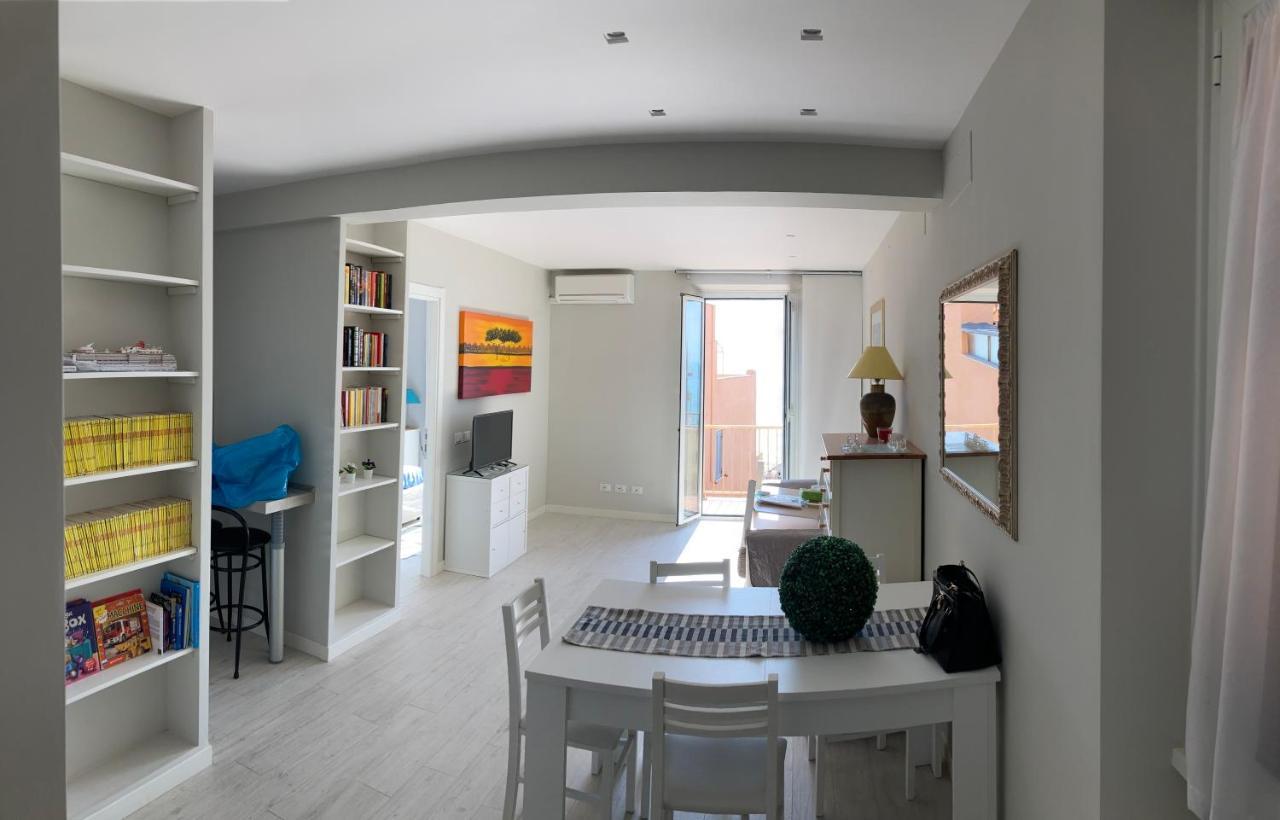 Rosso Tramonto Luxury-white- Ladispoli, Lungomare Regina Elena 58 Holiday home